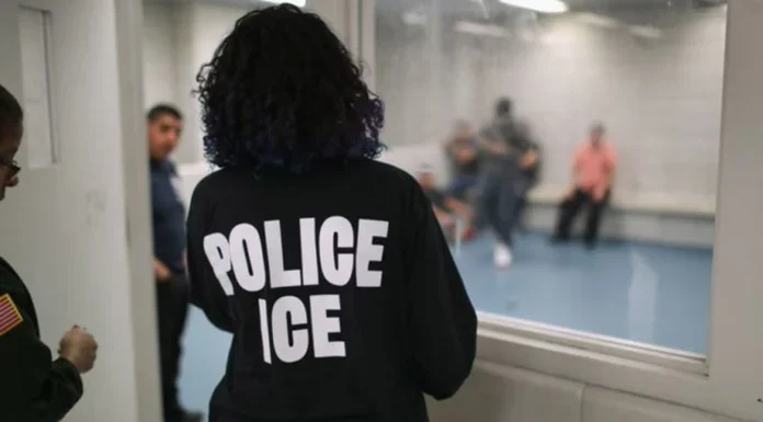 Periodista es hospitalizado tras empujón de agentes de ICE en una detención en Nueva York