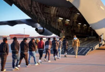 EEUU compra 6 aviones para tener flota propia destinada a las deportaciones, según medios