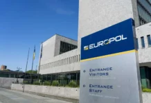 Eurocámara apoya crear centro permanente contra el tráfico de migrantes dentro de Europol