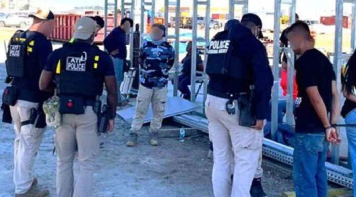 Hacinados, encadenados y maltratados: surcoreanos detenidos en EEUU relatan su calvario