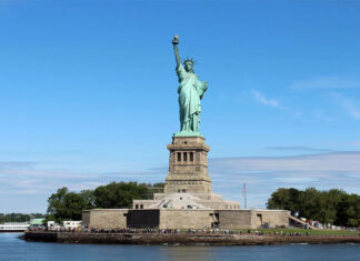 La Estatua de la Libertad cierra al público mientras dure el cierre gubernamental de EEUU
