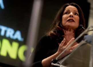 Fran Drescher recibe una estrella en Hollywood arropada por el elenco de ‘The Nanny’