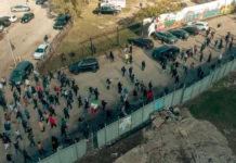 Juez ordena liberar a cientos de arrestados durante redadas migratorias en Chicago