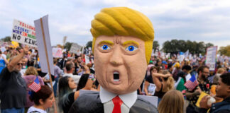 Miles de personas en todo EE.UU. protestan contra Trump: “No queremos Reyes”