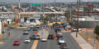 Largas filas en cruces fronterizos de norte de México por cierre de gobierno en EEUU
