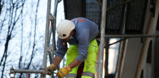 Fin de extensión de permisos de empleo para migrantes causará despidos, según asociación