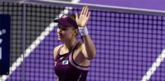 Rybakina remonta y pone un pie en semifinales; Swiatek se hunde