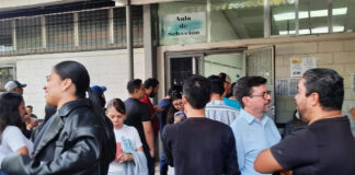 Persisten largas filas en centros de votación en Honduras y EEUU