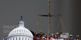 Hondureños con TPS siguen luchando solos; Corte decide su futuro este martes