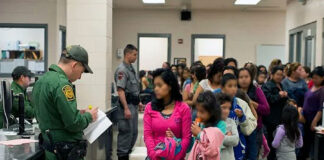 Tribunal de apelaciones rechaza deportación rápida de migrantes de la Administración Trump