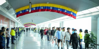 Maduro ordena un «plan especial» para el retorno de venezolanos varados en otros países