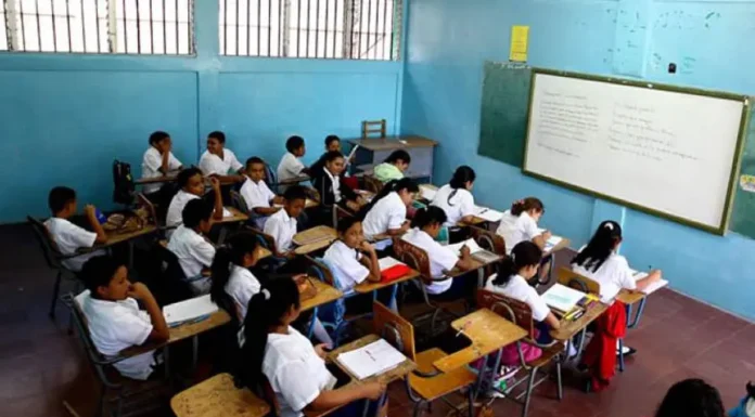 Gobierno cierra su cuarto año sin cumplir los 200 días clases