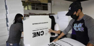 CNE ya elabora maletas electorales destinadas al voto en el extranjero