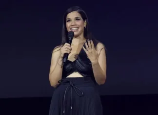 La actriz América Ferrera llama a humanizar la migración en visita a albergue en México