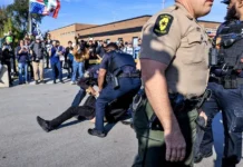 Redadas golpean negocios hispanos en EEUU y los deja sin trabajadores y con costos legales