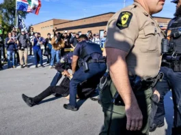 Redadas golpean negocios hispanos en EEUU y los deja sin trabajadores y con costos legales