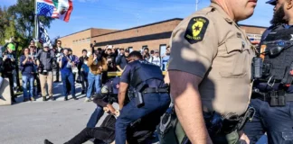 Redadas golpean negocios hispanos en EEUU y los deja sin trabajadores y con costos legales