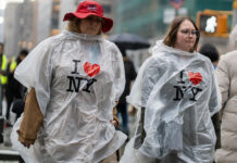 Gran parte de EEUU despide 2025 en medio de una potente tormenta de nieve y lluvia helada