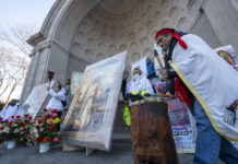Mexicanos en Nueva York desafían el frío y al ICE para honrar a la Virgen de Guadalupe