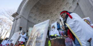 Mexicanos en Nueva York desafían el frío y al ICE para honrar a la Virgen de Guadalupe