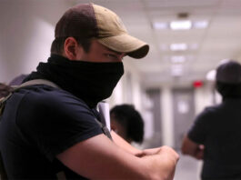 Los Ángeles avanza prohibición de usar máscaras para todos los agentes policiales y de ICE