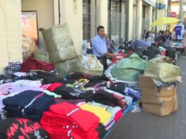 “Estrenos por menos de 600 lempiras”, el grito desesperado del comercio informal en la capital