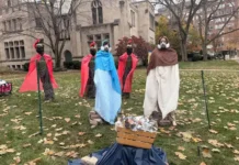 María y José, migrantes detenidos: una iglesia de Texas manda mensaje político de Navidad