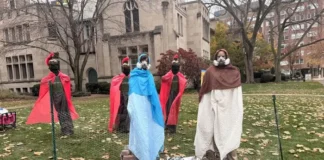 María y José, migrantes detenidos: una iglesia de Texas manda mensaje político de Navidad