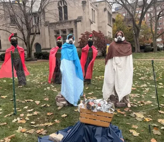María y José, migrantes detenidos: una iglesia de Texas manda mensaje político de Navidad