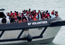 Más de 41,000 migrantes cruzaron irregularmente al R. Unido en 2025