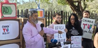 Activistas reclaman a Telemundo y Univision que cesen de emitir publicidad del ICE en EEUU