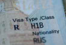 Varios estados demandan a Trump por imponer una tarifa de 100.000 dólares a visados H-1B