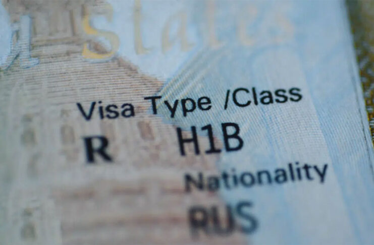 Varios estados demandan a Trump por imponer una tarifa de 100.000 dólares a visados H-1B
