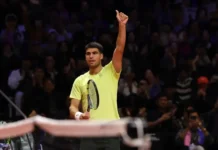 Alcaraz se impone a Sinner en la exhibición de Corea