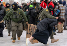 Al menos 8 detenidos en protestas en Mineápolis por la muerte de estadounidense por ICE